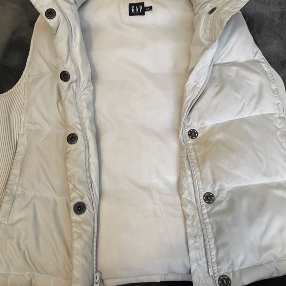 Gap Puffer Vest - Picture 4 of 4